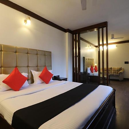 Hotel Clark Heights Nuova Delhi Esterno foto