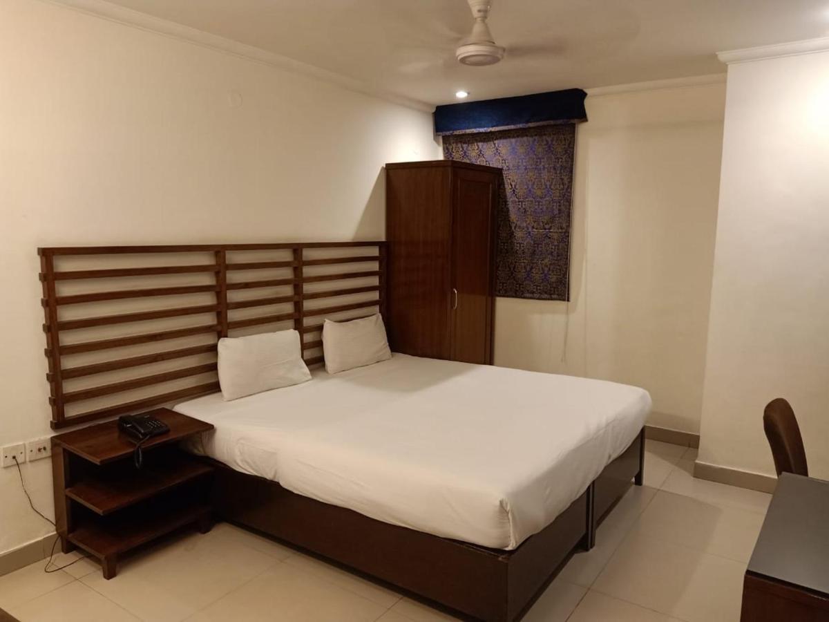 Hotel Clark Heights Nuova Delhi Esterno foto