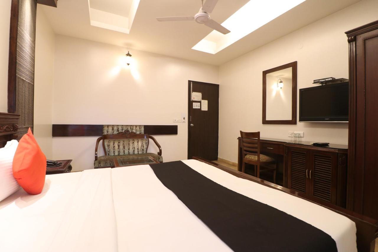 Hotel Clark Heights Nuova Delhi Esterno foto
